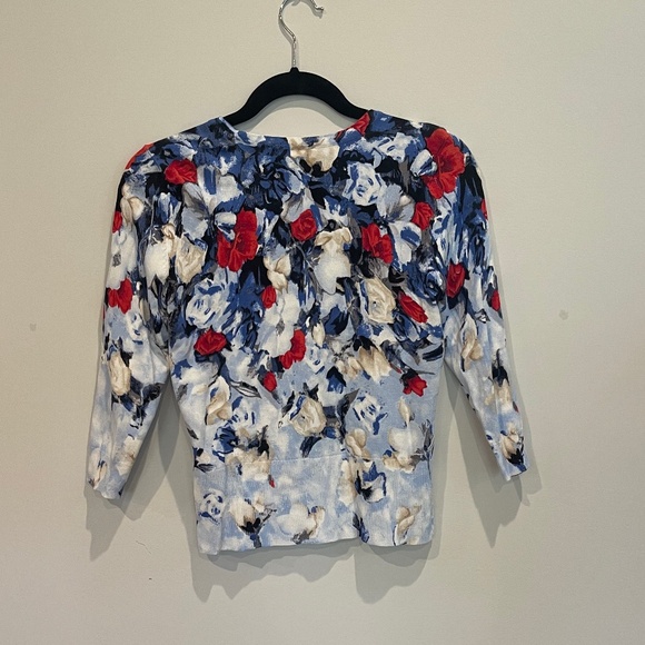 White Houses Black Market Women's Floral Artsy 3/4 Sleeve Cardigan Sweater Size - Picture 2 of 4